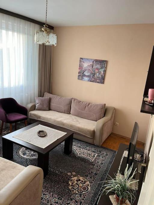 Shesh Hostel بريشتاين المظهر الخارجي الصورة
