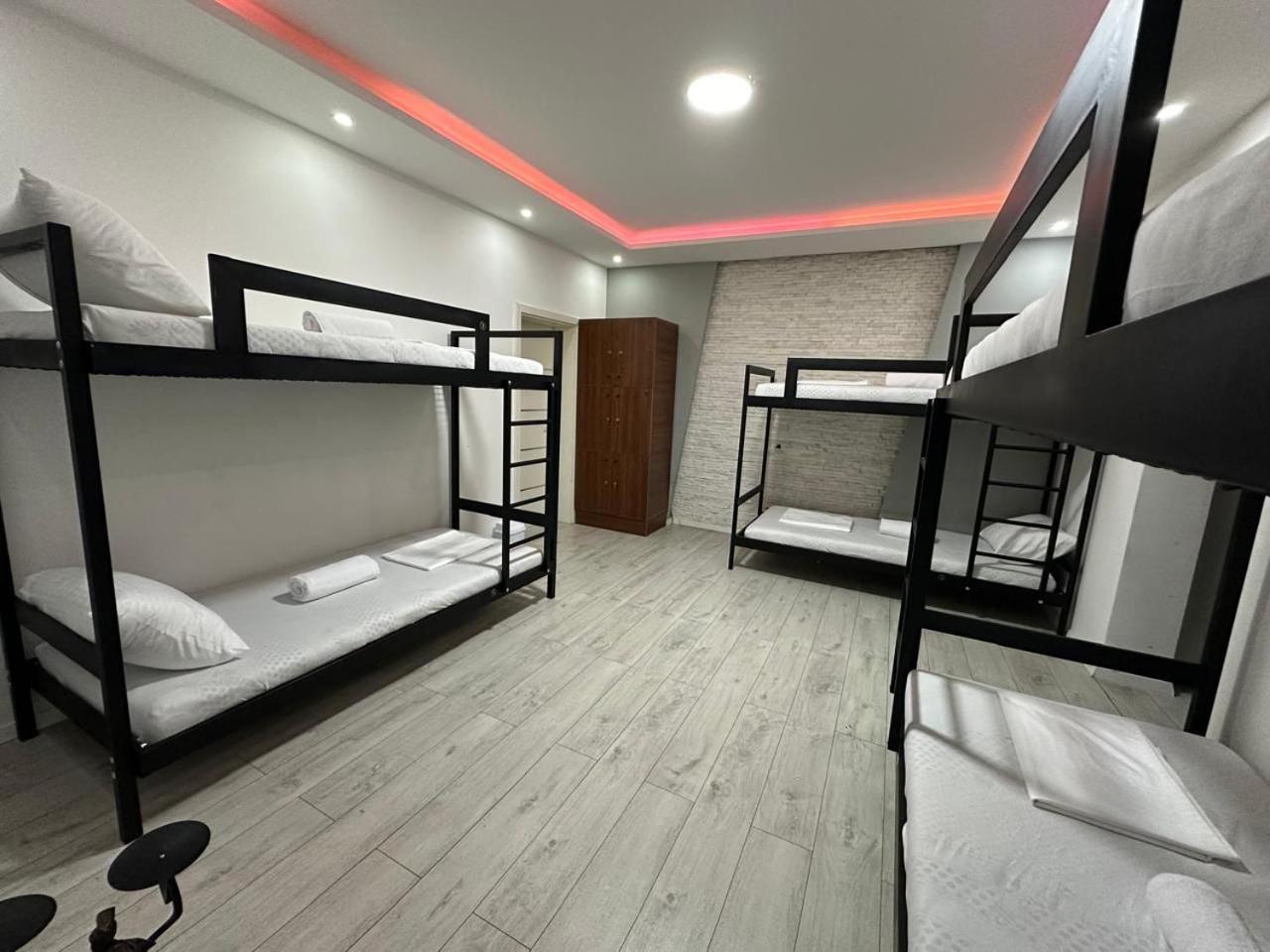 Shesh Hostel بريشتاين المظهر الخارجي الصورة