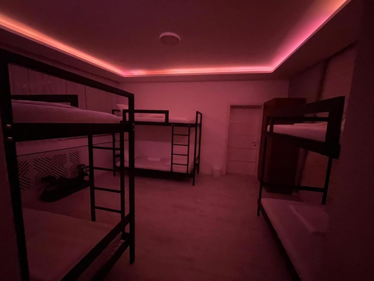 Shesh Hostel بريشتاين المظهر الخارجي الصورة
