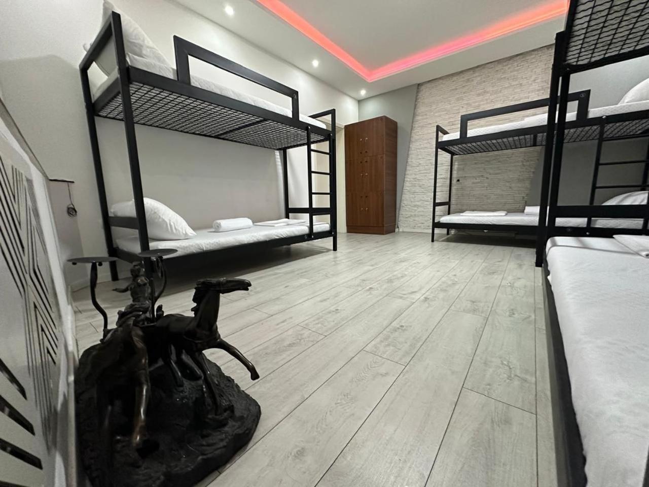 Shesh Hostel بريشتاين المظهر الخارجي الصورة