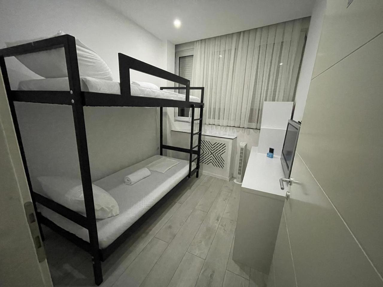 Shesh Hostel بريشتاين المظهر الخارجي الصورة