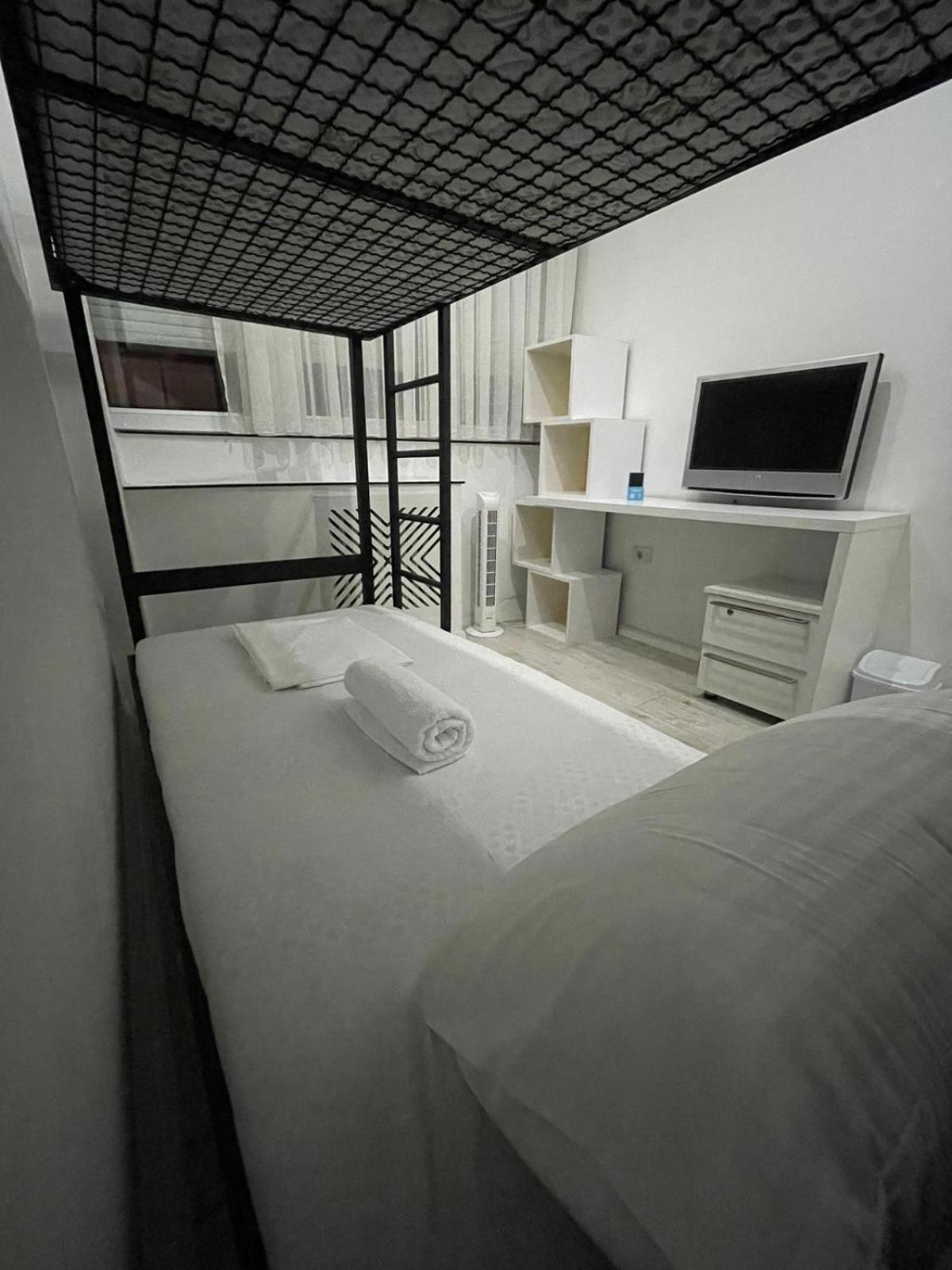 Shesh Hostel بريشتاين المظهر الخارجي الصورة